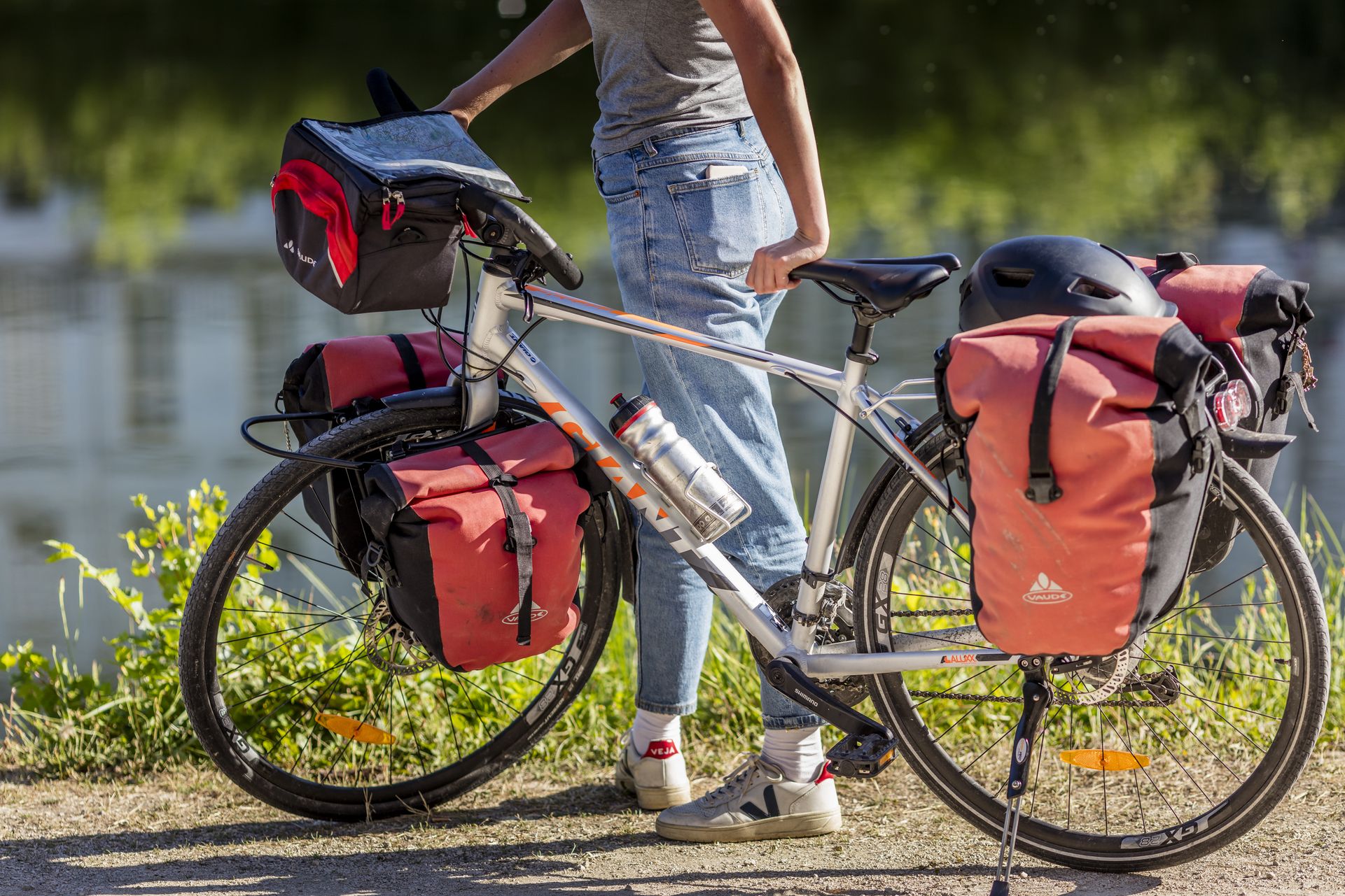 Cycle the Loire à vélo bike path - Abicyclette